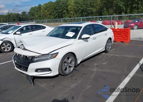 2018 Honda Accord Touring z USA, uszkodzony, nr VIN 1HGCV1F97JA013626